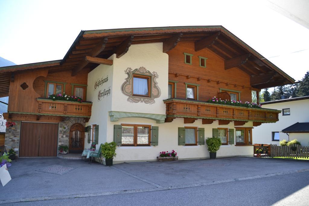 Gaestehaus Christoph Ried im Zillertal Exterior photo