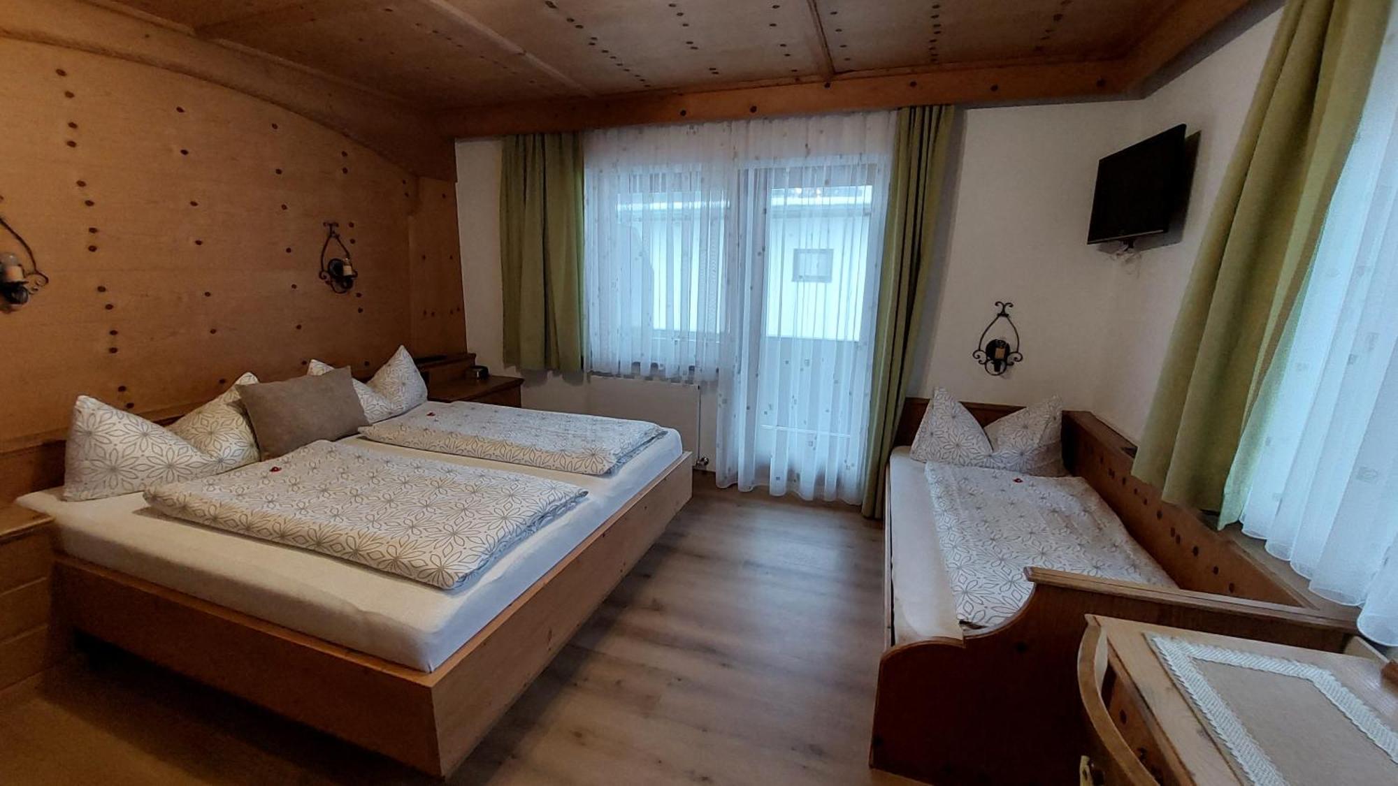 Gaestehaus Christoph Ried im Zillertal Exterior photo