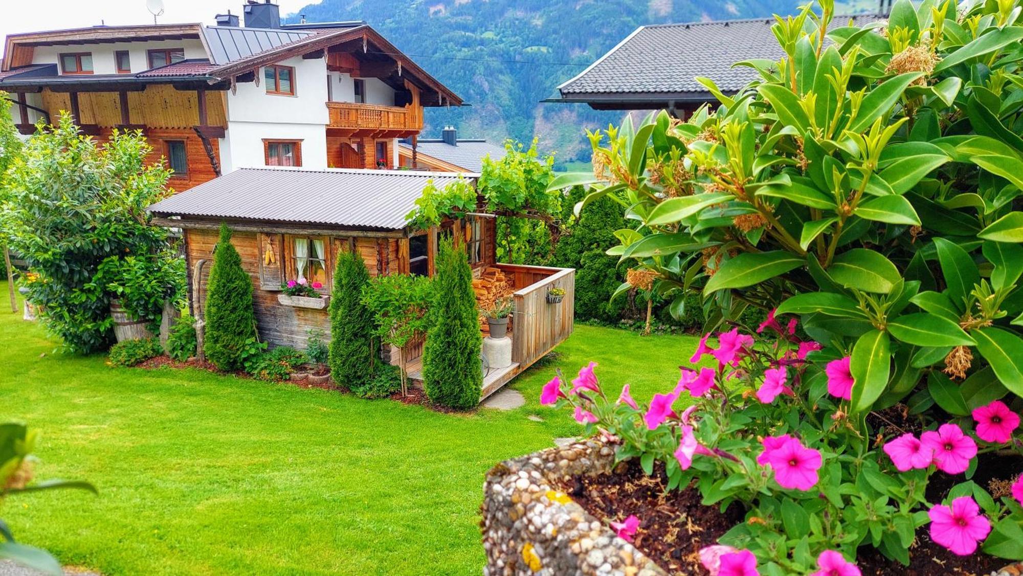 Gaestehaus Christoph Ried im Zillertal Exterior photo