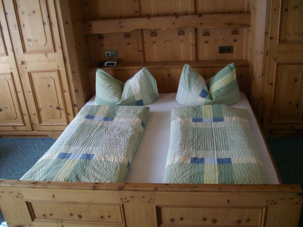 Gaestehaus Christoph Ried im Zillertal Room photo