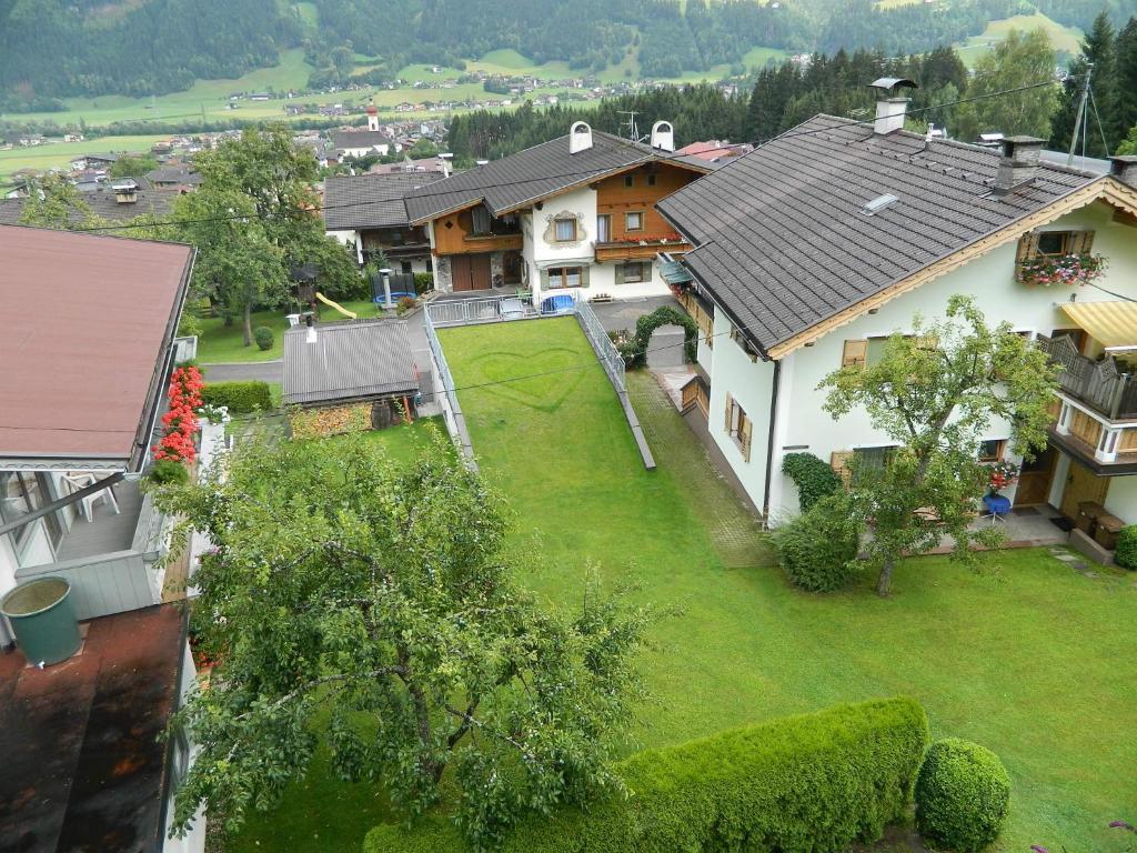 Gaestehaus Christoph Ried im Zillertal Exterior photo