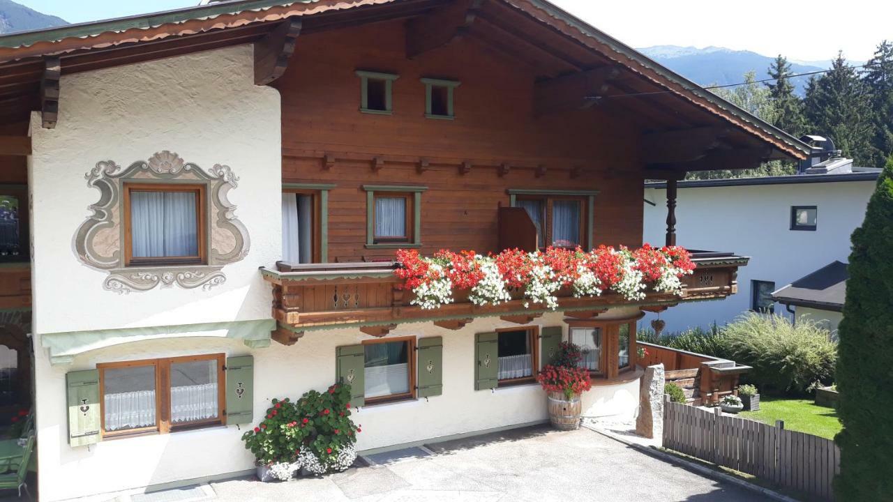 Gaestehaus Christoph Ried im Zillertal Exterior photo